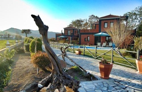 Skala Kallonis Apartment | Relax at Kalloni Beach Villas with Ocean Views & Pool
