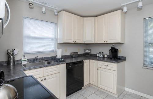 Kettering House | Inviting 2BR with Private Patio for Families and Pets
