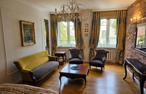 Old Town Apartment | Discover Kalnelio Apartment: Guest Rated 9.7/10 & Family-Friendly