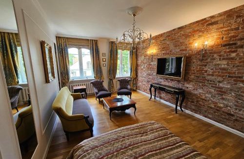 Old Town Apartment | Discover Kalnelio Apartment: Guest Rated 9.7/10 & Family-Friendly