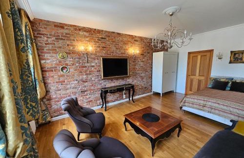 Old Town Apartment | Discover Kalnelio Apartment: Guest Rated 9.7/10 & Family-Friendly