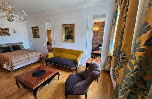 Old Town Apartment | Discover Kalnelio Apartment: Guest Rated 9.7/10 & Family-Friendly