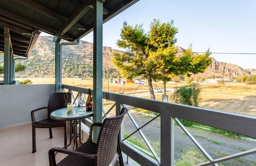 Kalogria Apartment | Relaxing Kalogria Summer Retreats with Breakfast & Family Fun