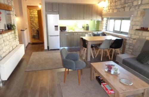 Pogoni Apartment | Experience Kalpaki Stone Apartment 2: Top-Rated Family Retreat