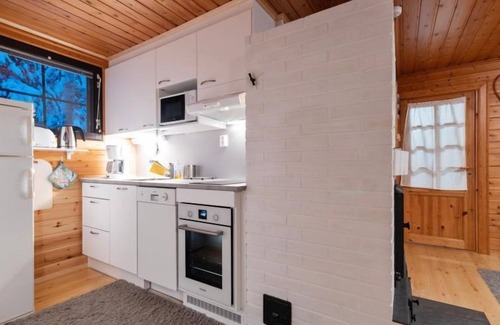 Yllas House | Scenic Retreat at Kaltiotievantie 2 with Spa & Lake View