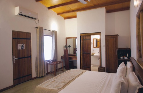 Sevanagala Hotel | Relax at Kalu's Hideaway Udawalawe with Pool and Spa
