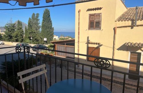 Macari Bed & Breakfast | Kalura B&B: Pet-Friendly Oceanfront Retreat with Breakfast