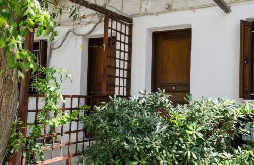 Palaiochora Apartment | Welcoming Kalypso Studios & Rooms: Pet and Child-Friendly Stay