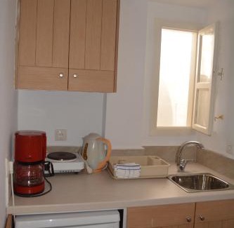 Palaiochora Apartment | Welcoming Kalypso Studios & Rooms: Pet and Child-Friendly Stay