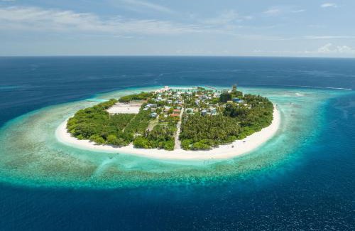 Kamadhoo House | Discover Kamadhoo Inn: Beachfront Bliss with Ocean Views