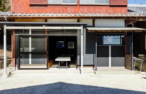 Kurahashi House | Family-Friendly Retreat at Kamadoma - Rated 8/10 by Guests
