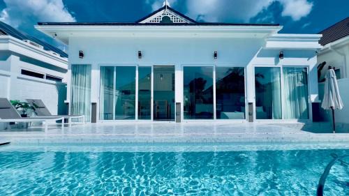 Kamala Villa | Explore Kamala Garden View with Pool and Oceanfront Access