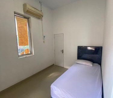Medan House | Discover Kamar Kost: Family-Friendly Comfort Awaits