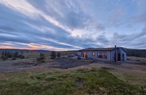 Storinupur Villa | Elegant Kambar Hotel: Guest Rated 9/10 with Pool & Hot Tub