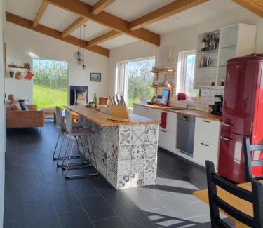 Storinupur Villa | Elegant Kambar Hotel: Guest Rated 9/10 with Pool & Hot Tub