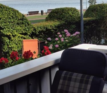Juodkrante House | Exceptional Kambarių nuoma by the Lakefront, Child Friendly