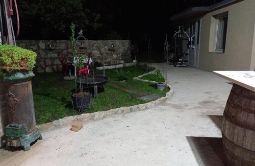 Jurdani House | Discover Kameni Biser Abalon: Pet-Friendly Retreat with Spa