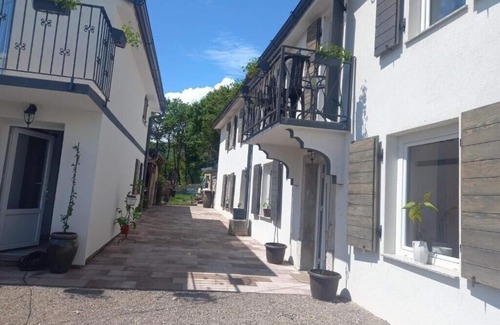 Jurdani House | Discover Kameni Biser Abalon: Pet-Friendly Retreat with Spa