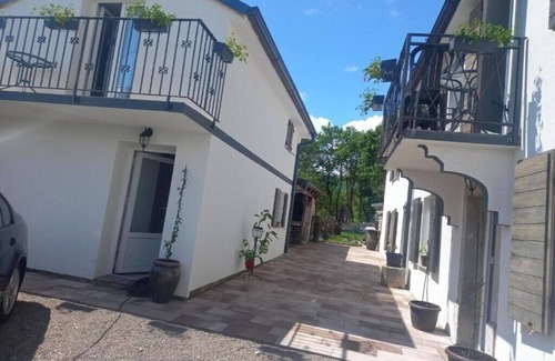 Jurdani House | Discover Kameni Biser Abalon: Pet-Friendly Retreat with Spa