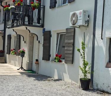 Kuceli House | Kameni Biser: Pet-Friendly Retreat with 9/10 Guest Rating