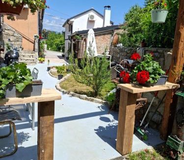 Kuceli House | Kameni Biser: Pet-Friendly Retreat with 9/10 Guest Rating
