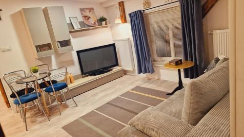 Lidzbark Warminski Apartment | Family-Friendly Stay at Kamienica "Pod dębem" - Rated 9.3