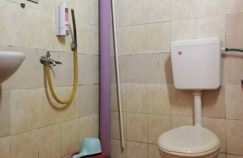 Lumut Hotel | Budget-Friendly Kamila Teluk Senangin with Breakfast Included