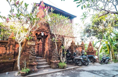 Ubud City-Centre House | Unbeatable Kamol House Ubud: Pool, Breakfast & Family-Friendly