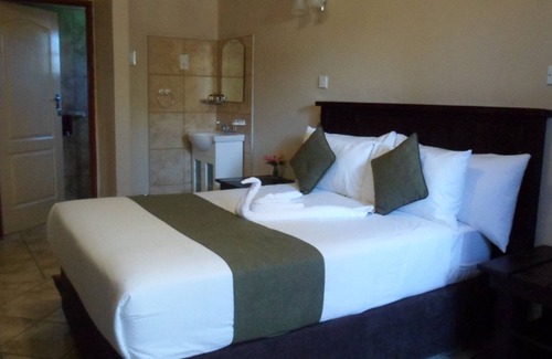 Gumare House | Budget-Friendly Kamore Guest Inn with Family Amenities
