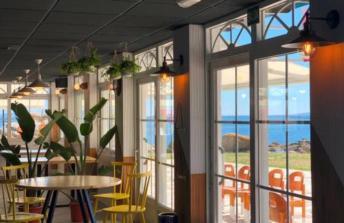 Puebla del Caraminal Other | Discover Kampaoh Ría de Arosa Playa with Family-Friendly Dining
