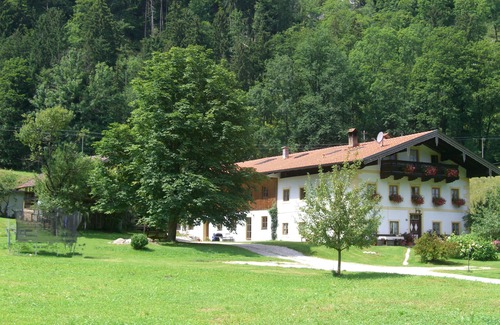 Aschau im Chiemgau Apartment | Family-Friendly Kampenwand Ferienwohnung with Balcony