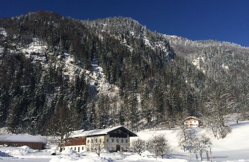 Aschau im Chiemgau Apartment | Family-Friendly Kampenwand Ferienwohnung with Balcony