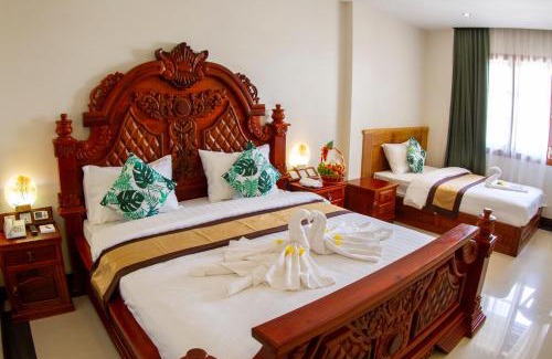 Stueng Saen Hotel | Relax at Kampong Thom Palace Hotel with Pool & Ocean View