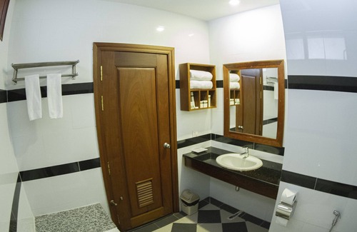Stueng Saen Hotel | Discover Comfort at Kampong Thom Palace Hotel