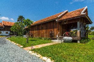 Kampot Hotel | Riverside Retreat at Kampot River Residence: 4-Star Comfort