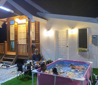 Kampung Sungai Baharu Rungkup House | Exceptional Kampung Cottage Bagan Datuk: Family-Friendly Retreat