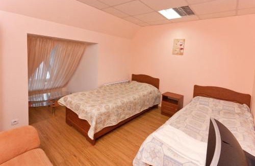 Mizhhirya Resort | Discover Kamyanka: Relax by the Pool and Enjoy Breakfast