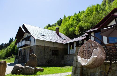 Yaremche House | Discover Kamyanka: Pet-Friendly Stay with 9.5/10 Rating