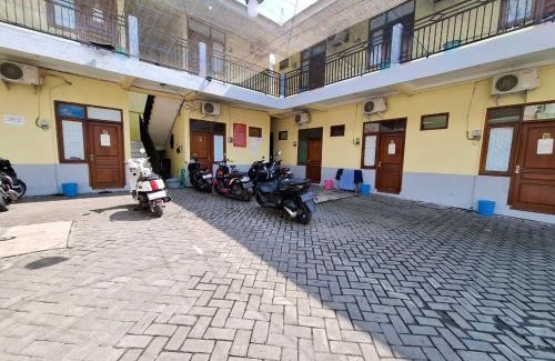 Pasuruan Hotel | Family-Friendly Stay at Kanca 808 RedPartner Hotel