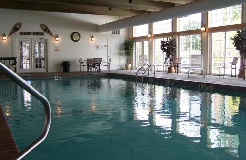Lincoln Hotel | Relaxing Kancamagus Lodge with Pools and Ocean Views
