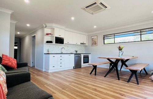 Central Mudgee House | Experience Kangaroo Gully: Two-Bedroom Retreat in Nature
