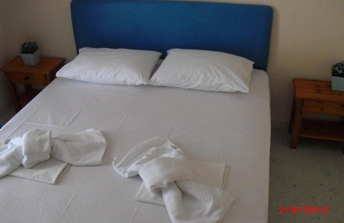 Kassandra Apartment | Cozy Kangaroo Hotel: Pet-Friendly with Oceanfront View