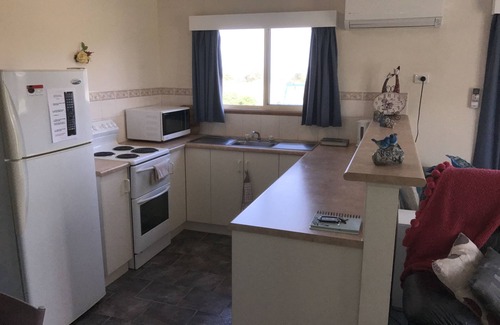 Kingscote Cottage | Pet-Friendly Kangaroo Island Accommodation with Breakfast