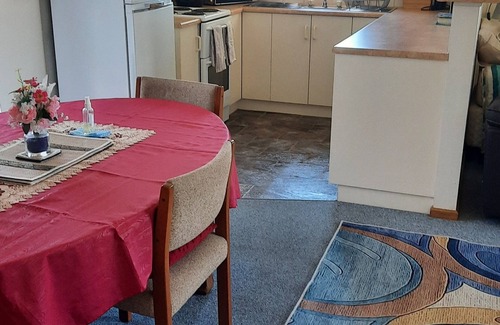 Kingscote Cottage | Pet-Friendly Kangaroo Island Accommodation with Breakfast