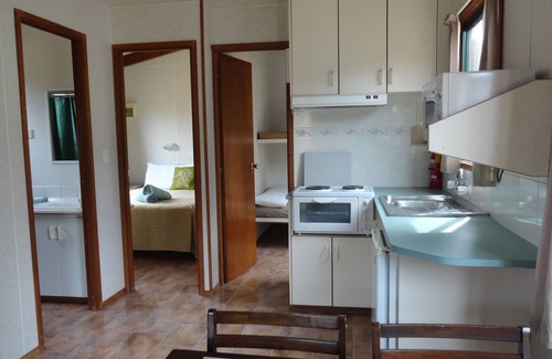 Kingscote Cabin | Cozy Kangaroo Island Cabins with Ocean View Amenities