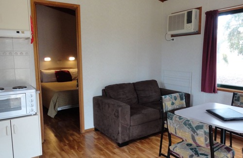 Kingscote Cabin | Cozy Kangaroo Island Cabins with Ocean View Amenities