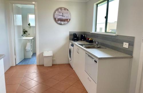 Kingscote Apartment | Relax at Kangaroo Island Seabright Garden Cottage with Ocean Views