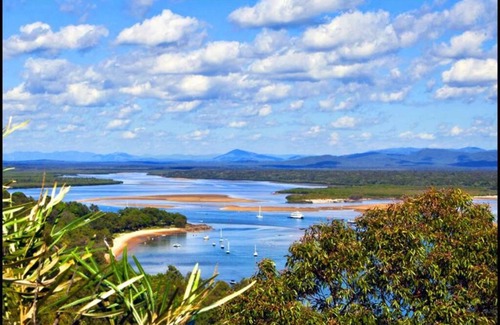 Agnes Water Apartment | Cozy Kangaroo Kabin: Pet-Friendly Retreat by the Beach