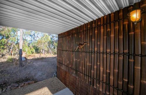 Agnes Water Apartment | Cozy Kangaroo Kabin: Pet-Friendly Retreat by the Beach