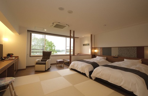 Obihiro House | Relax at Kangetsuen: Spa, Hot Tub & Family-Friendly Fun